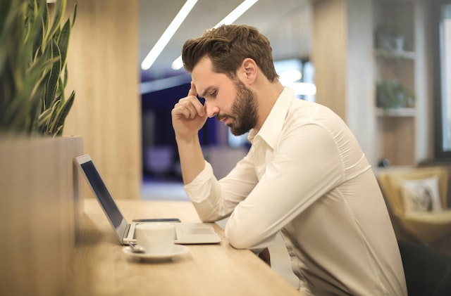 man stressed looking at laptop